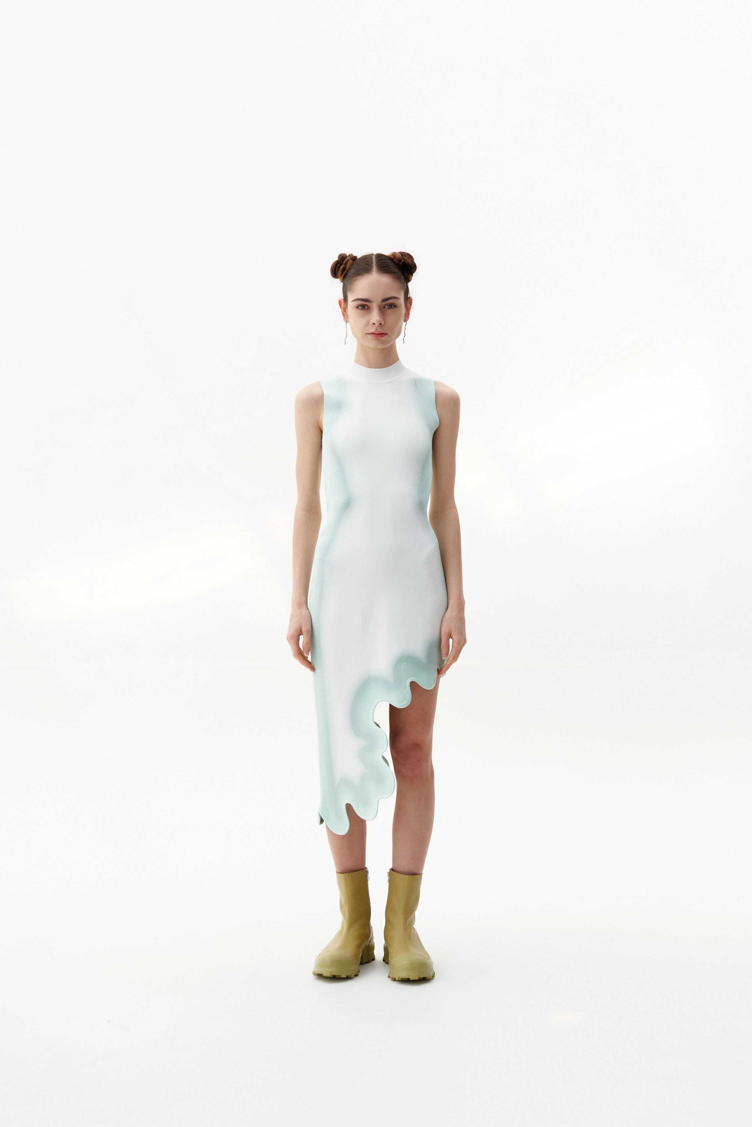 MIA SIGNATURE WAVY DRESS IN SPRAY PRINT