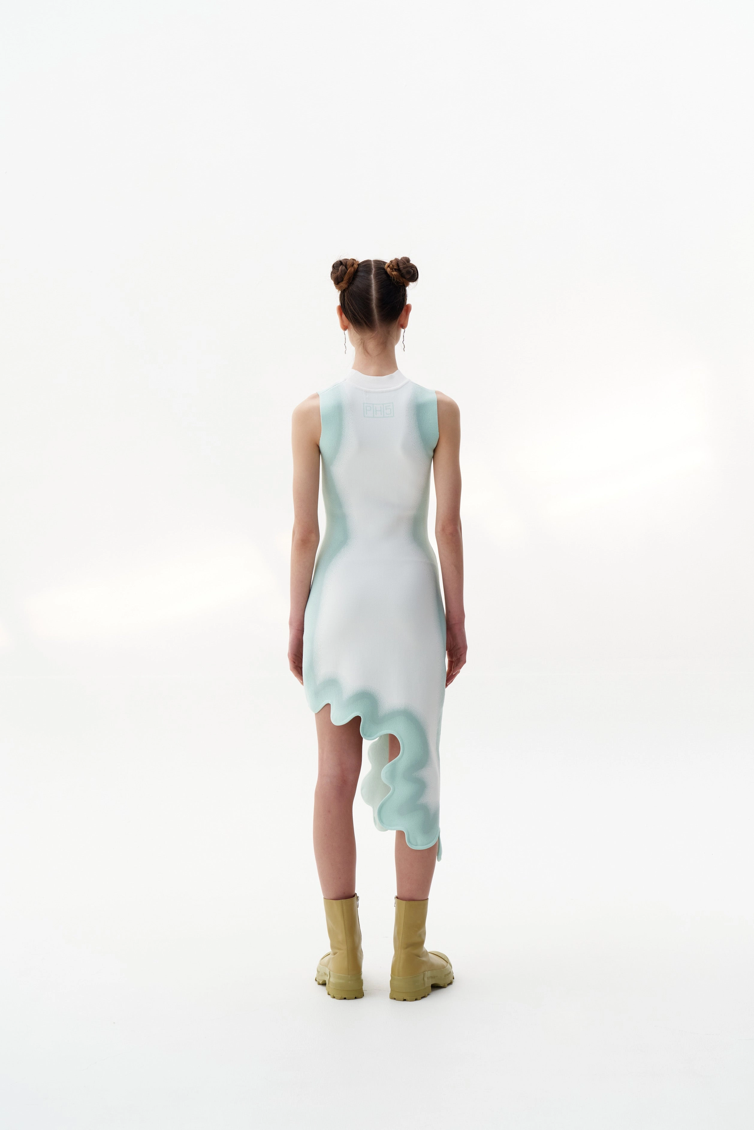 MIA SIGNATURE WAVY DRESS IN SPRAY PRINT