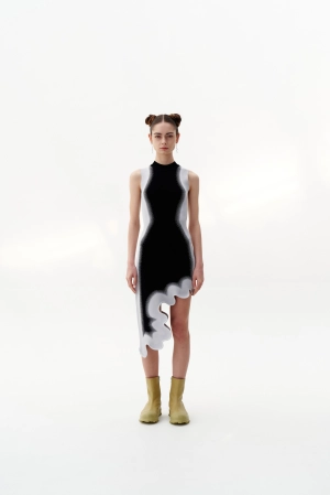 MIA SIGNATURE WAVY DRESS IN SPRAY PRINT