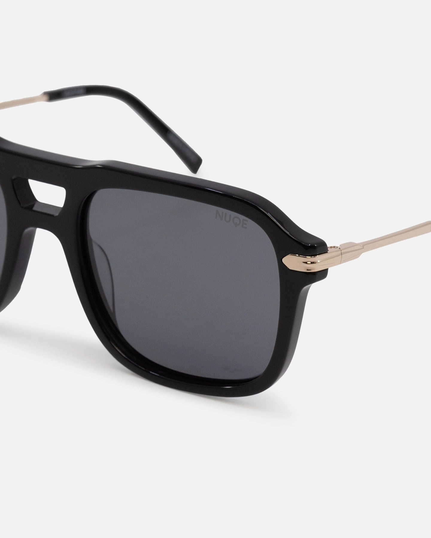 Nuqe Martinez Sunglasses Black/Gold
