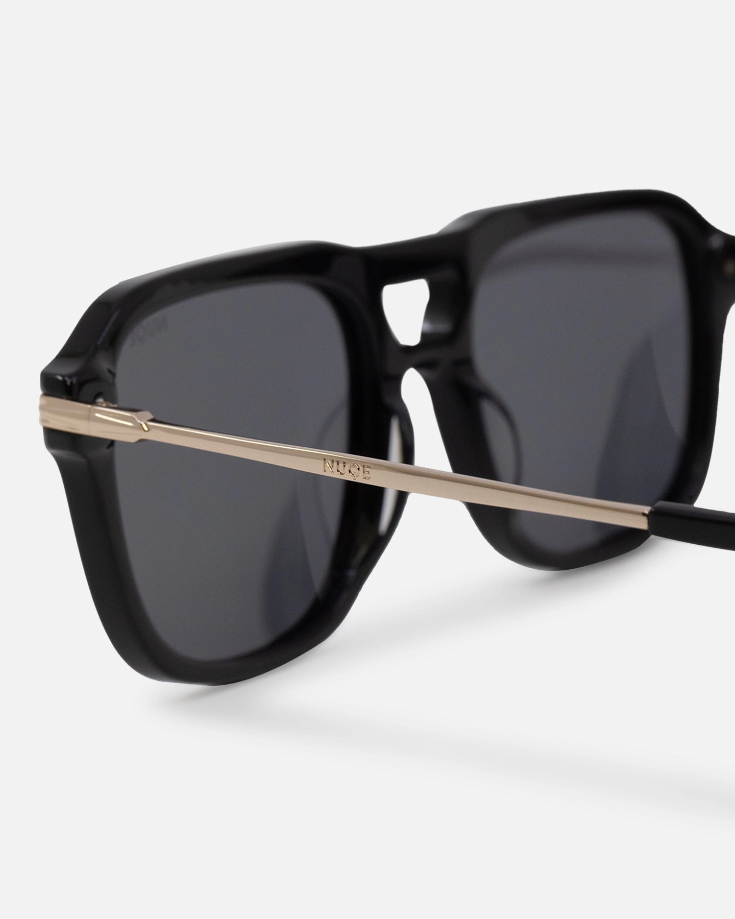 Nuqe Martinez Sunglasses Black/Gold