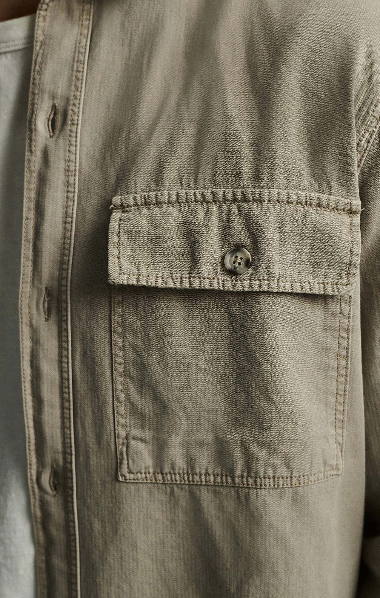ONE POCKET BUTTON-UP SHIRT IN ROASTED CASHEW