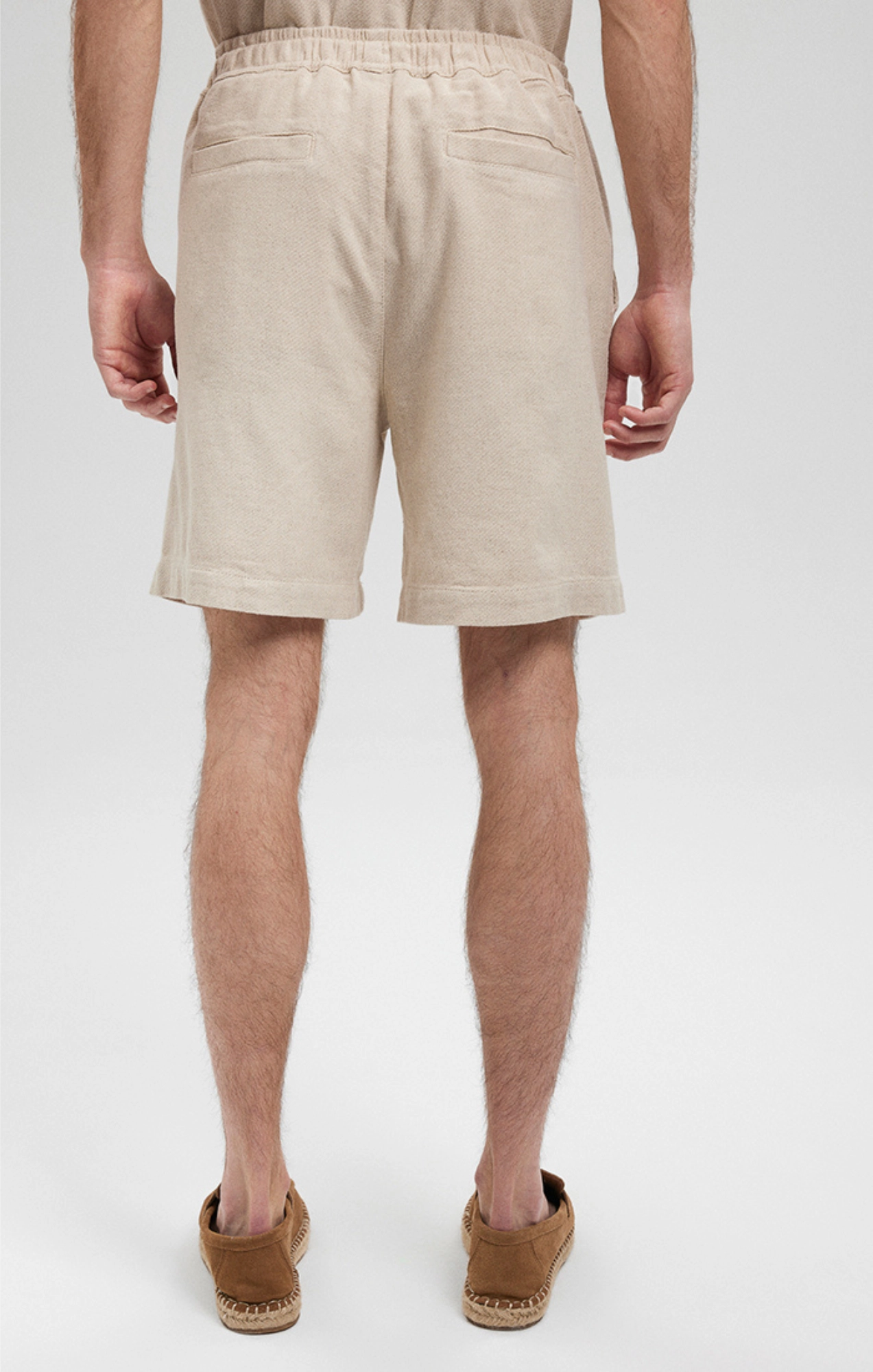 WOVEN SHORTS IN OYSTER GRAY